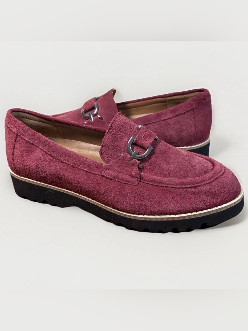 Donald Pliner Clio Loafer 9 Suede Leather
Cranberry Flat lug sole Horse bit